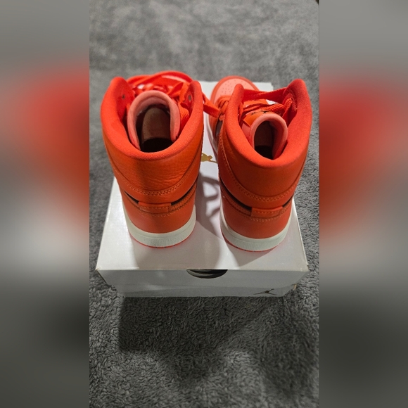 Nike Women's Sneakers in Orange and Black - Picture 6 of 8